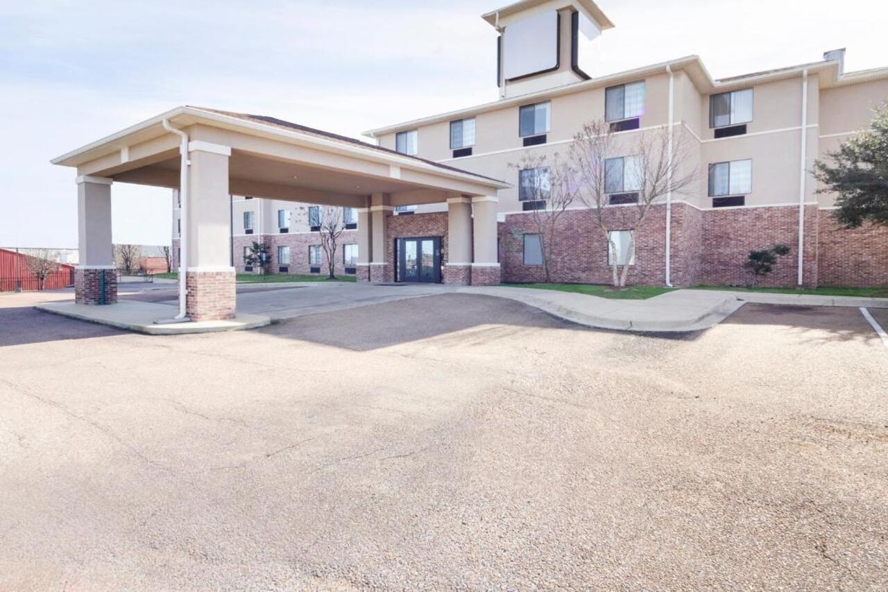 Ramada By Wyndham Jackson Ms Hotel Exterior photo